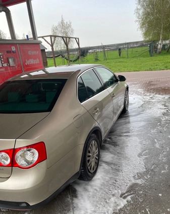 Volkswagen Jetta cena 13000 przebieg: 288936, rok produkcji 2006 z Lubsko małe 92